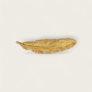 Elegant golden feather-shaped drawer knob, ideal for infusing vintage charm into your furniture.